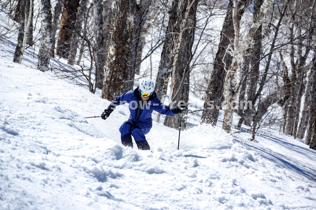 札幌国際スキー場 Mt.石井スポーツ ISHII SKI ACADEMY 校長・斉藤人之さんによる『斉藤塾』開講。本日のテーマは、「春雪！コブからスキーのたわみを楽しむ！！」(^^)v